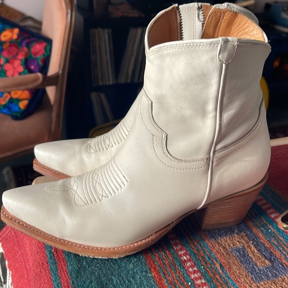 TECOVAS SOLD!!! Daisy boot barely worn purchased one month ago! - Picture 2 of 6